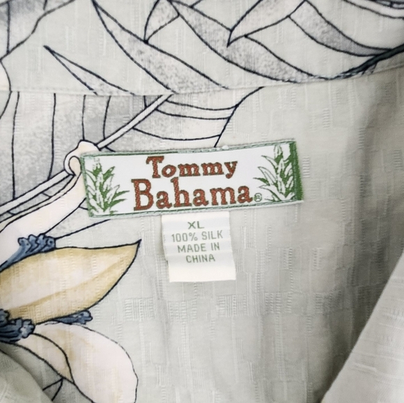 Tommy Bahama Hawaiian Print Button Down Shirt 100% Silk. - Picture 3 of 7